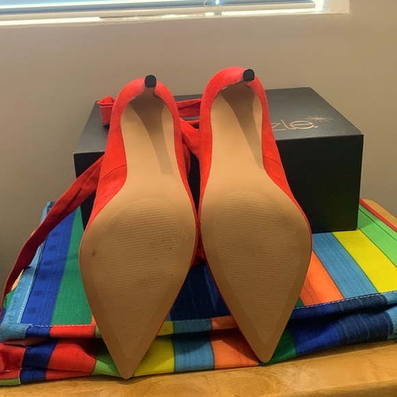 Shoedazzle/ Size: 11/ Red Pumps - Picture 3 of 5